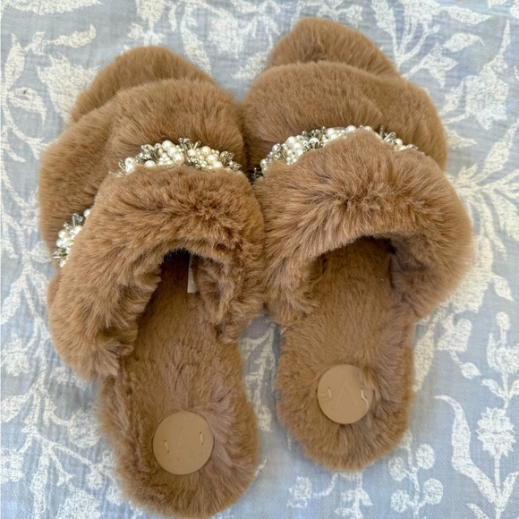 Anthropologie faux fur jewelled slippers - Picture 4 of 11